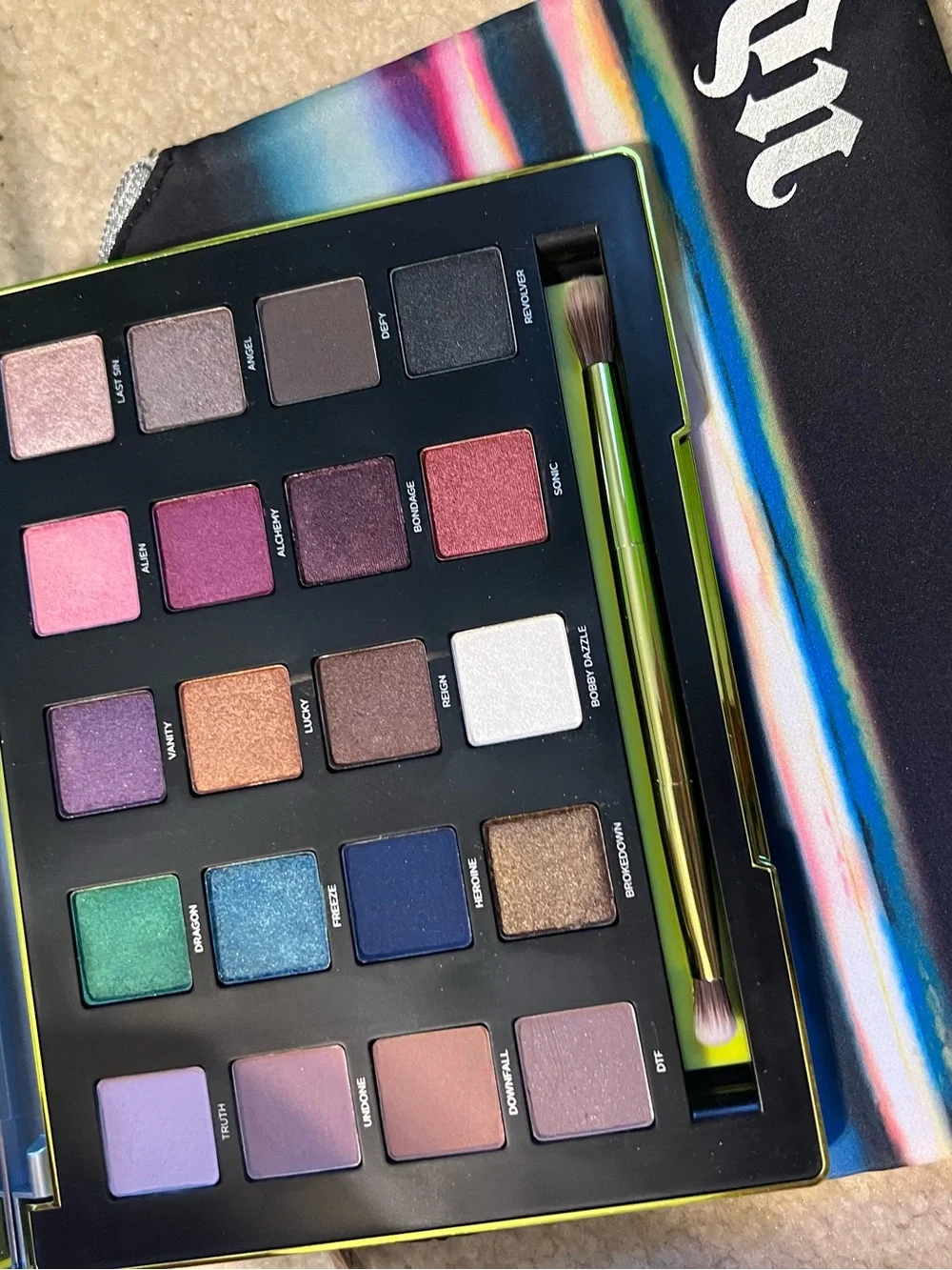 Urban Decay Vice Iridescent Black & Holographic Eyeshadow Palette with Pouch
